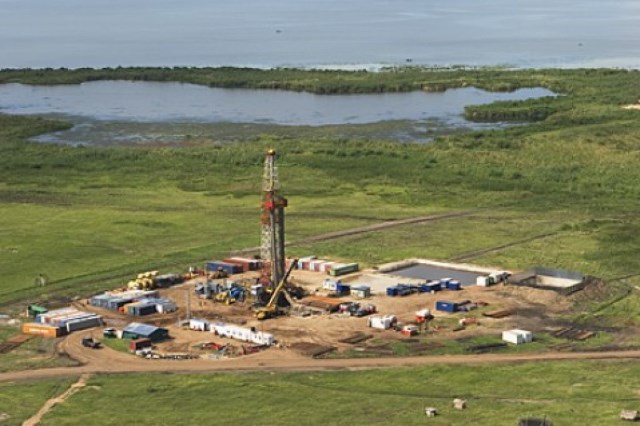 The economic impacts of newly discovered oil in Uganda, using a recursive dynamic CGE model